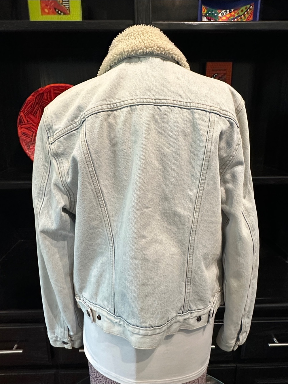 Levi's Light Wash Denim Jacket with Cream Sherpa Collar - Picture 2 of 8